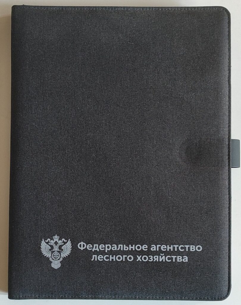 Тёмная папка А4 с логотипом