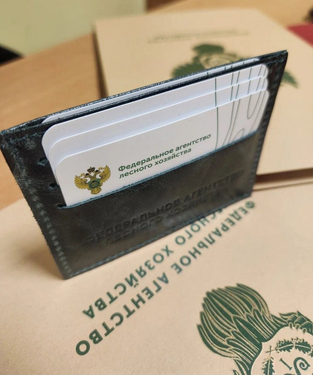 Кожаные картхолдеры с RFID-защитой и логотипом